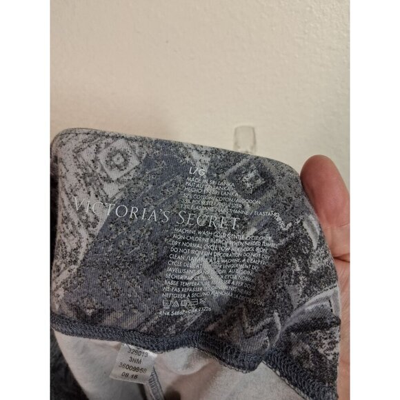 Victoria's Secret Capris Leggings Aztec Tribal Geometric Yoga Gym Workout Large - Picture 4 of 5